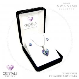 Szíves szett Swanis® prémium kristállyal díszítve középen csepp alakú kristállyal, íves fém motívummal (új)